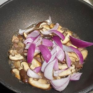 黑椒香菇炒肉的做法 步骤10