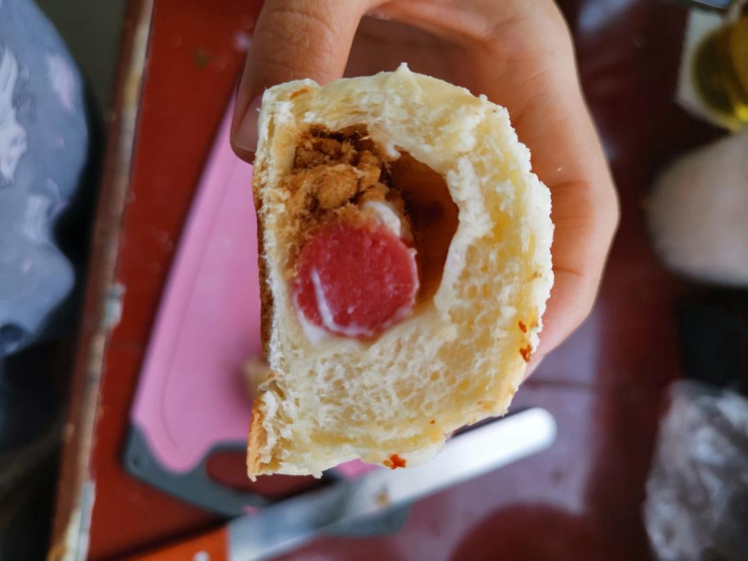 芝麻肉松肠仔包🌭一口香肠肉松大满足🍖
