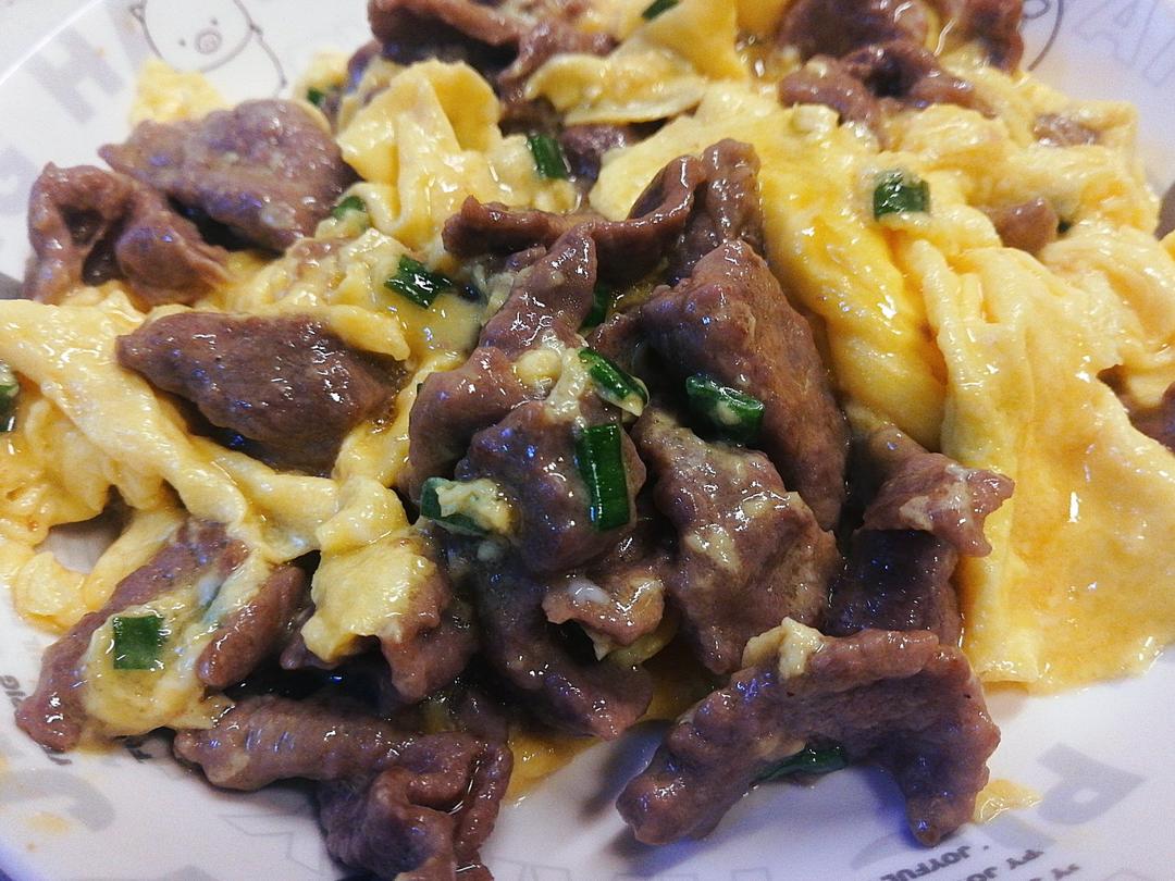 滑蛋牛肉，牛肉滑嫩，鸡蛋松软