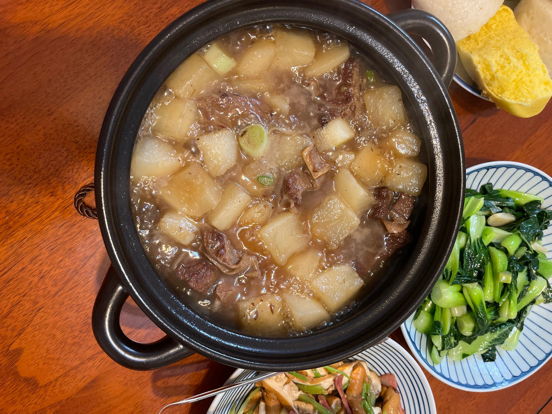 萝卜焖牛腩 （好吃得可以摆摊了）