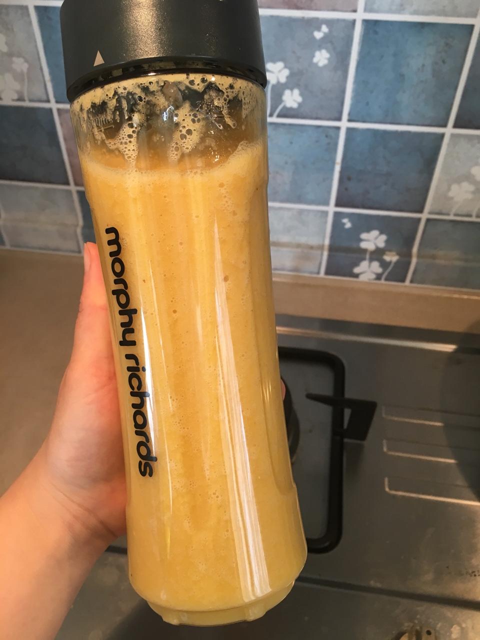 自制hey juice排毒果蔬汁。