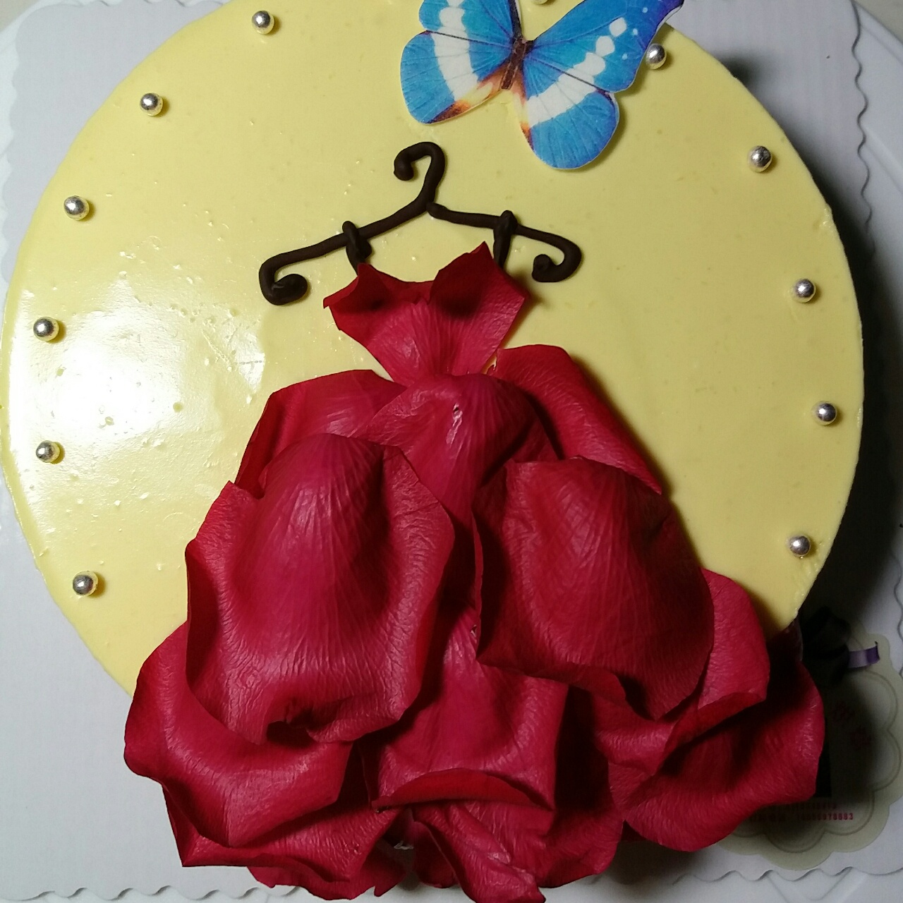 玫瑰花瓣生日蛋糕