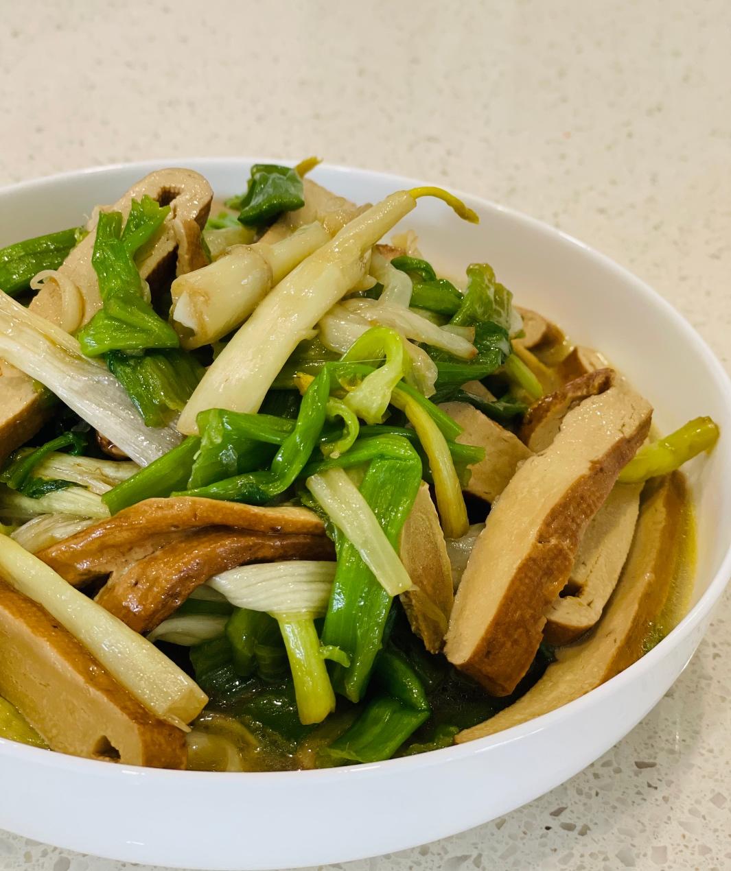 小美～芹菜香干的做法