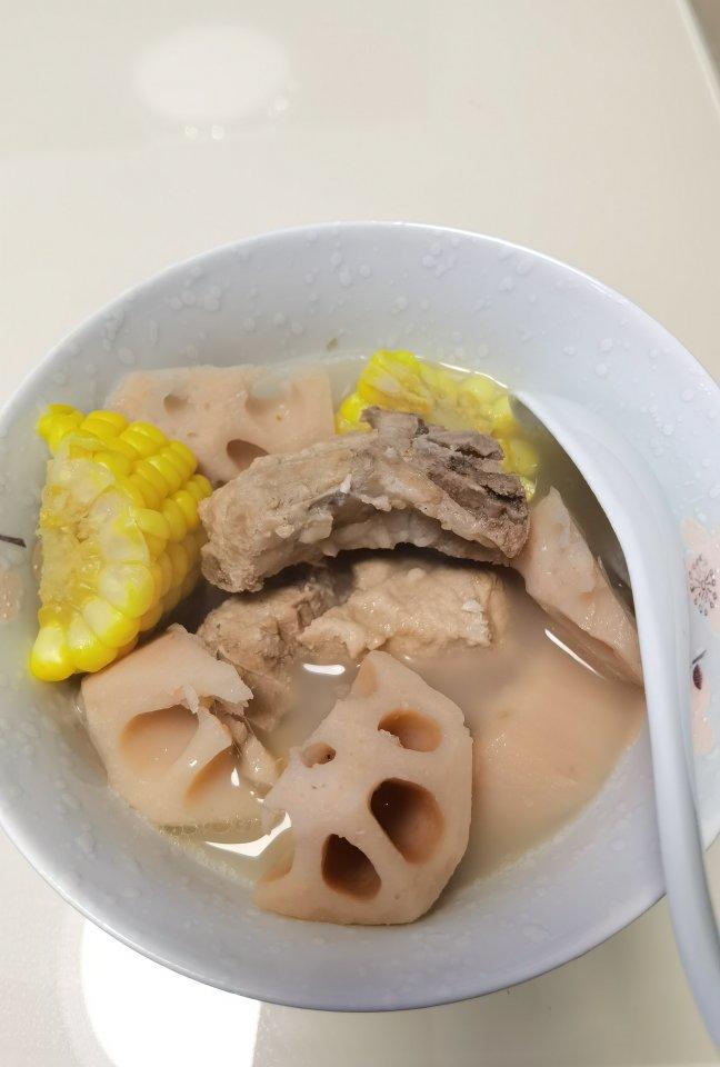 莲藕玉米排骨汤