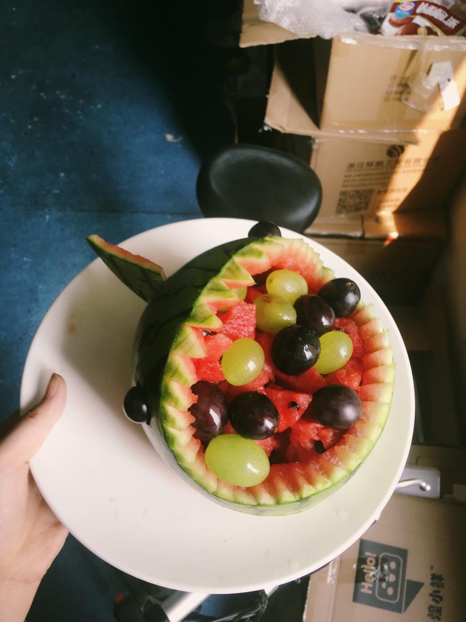 超级酷炫的鲨鱼西瓜雕