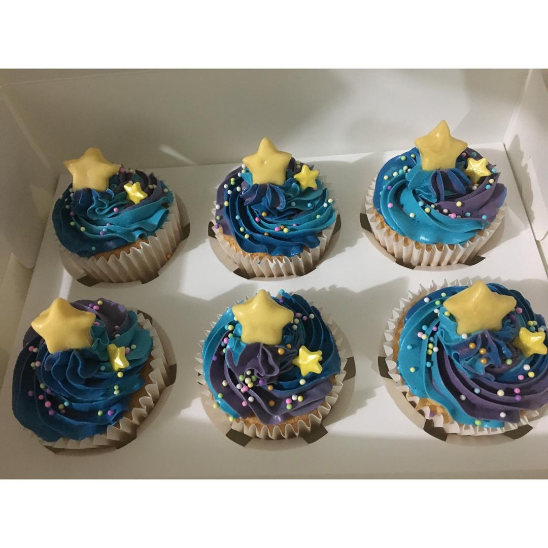 梵高的星空纸杯蛋糕！