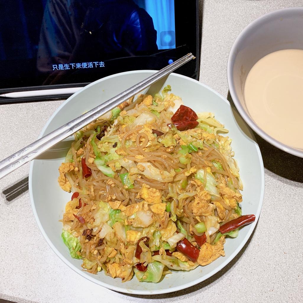 包心菜炒红薯粉丝