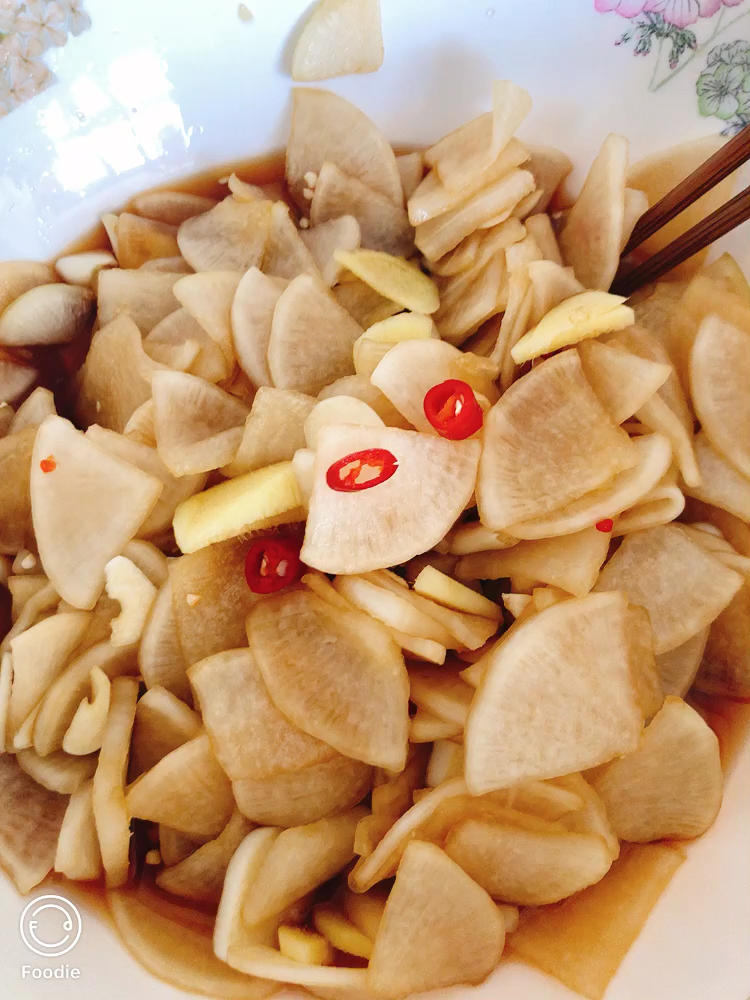 简单易学的凉拌酸辣萝卜