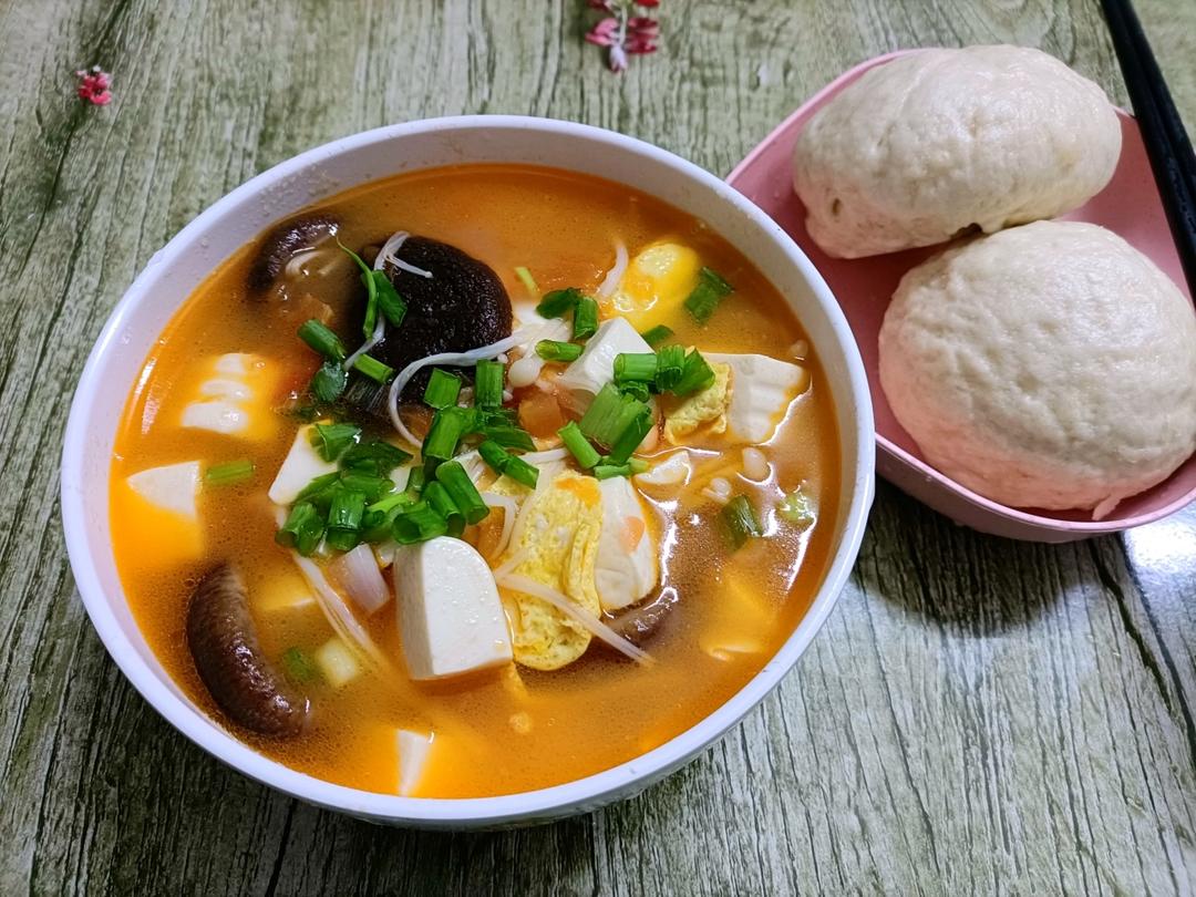 西红柿菌菇豆腐汤