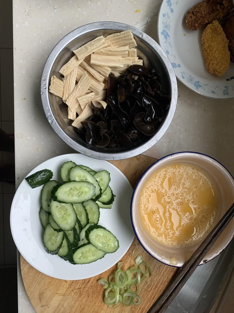 腐竹木耳黄瓜炒