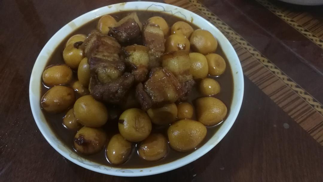 加了鹌鹑蛋后，这盘红烧肉，美味的逆天啦——鹌鹑蛋烧肉（孔瑶食谱）