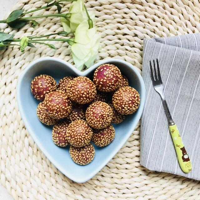 紫薯芝麻球