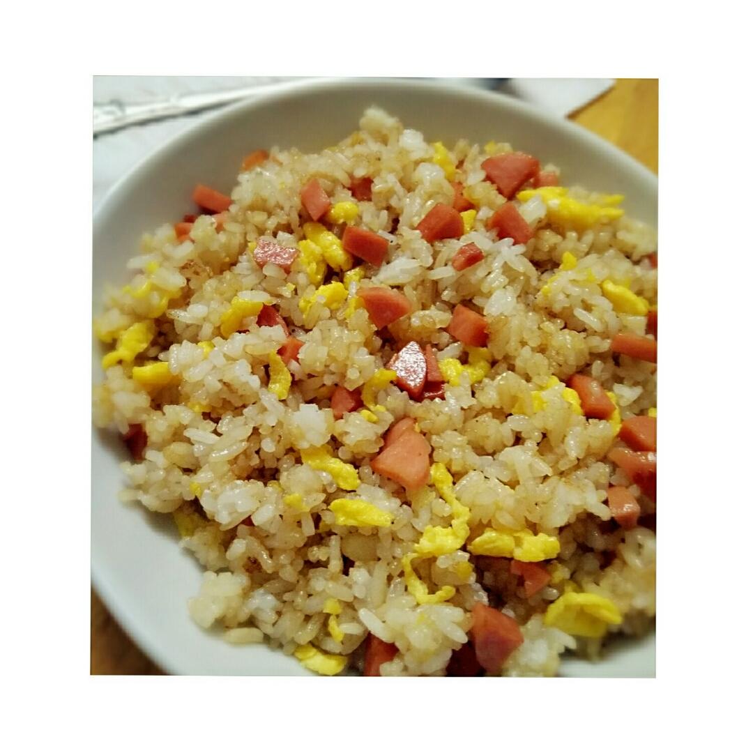 牛油果霜做的黄金火腿肠蛋炒饭