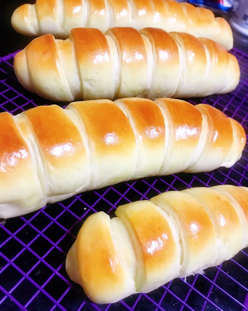 emma同学做的毛毛虫肉松面包