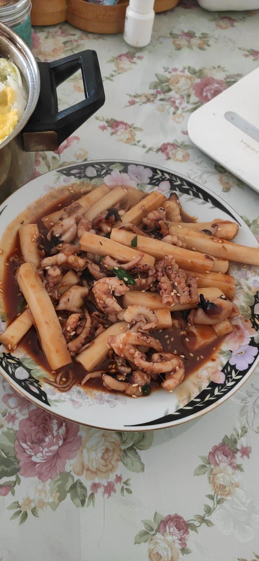 一盘不够吃韩式年糕八爪鱼