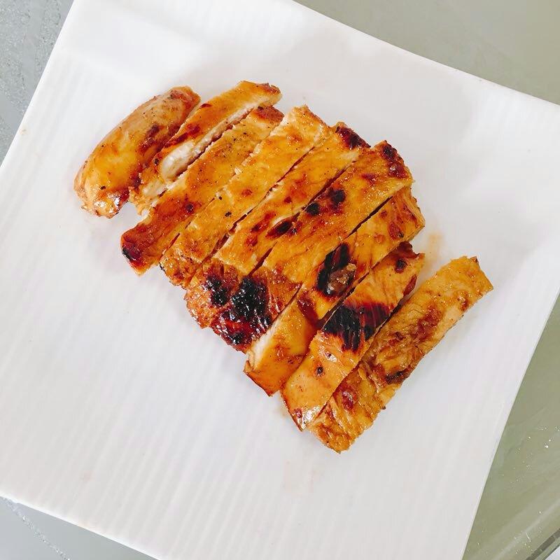 考不上就回家种田的vivi做的酷炫屌炸天好吃的煎鸡胸肉(香蒜蜂蜜煎