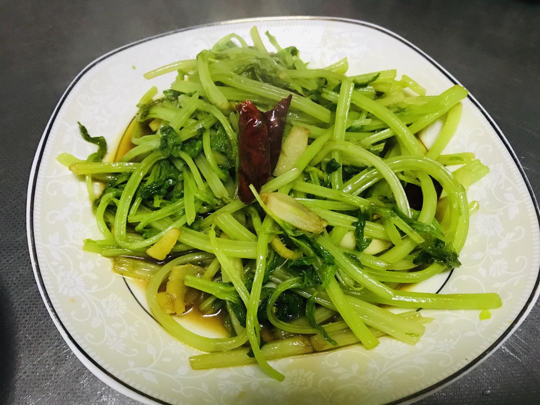2分钟出锅减肥菜清炒芹菜心