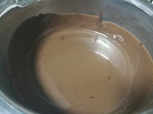 六寸黑森林裸蛋糕（巧克力海绵蛋糕搭巧克力香缇奶油）的做法 步骤3