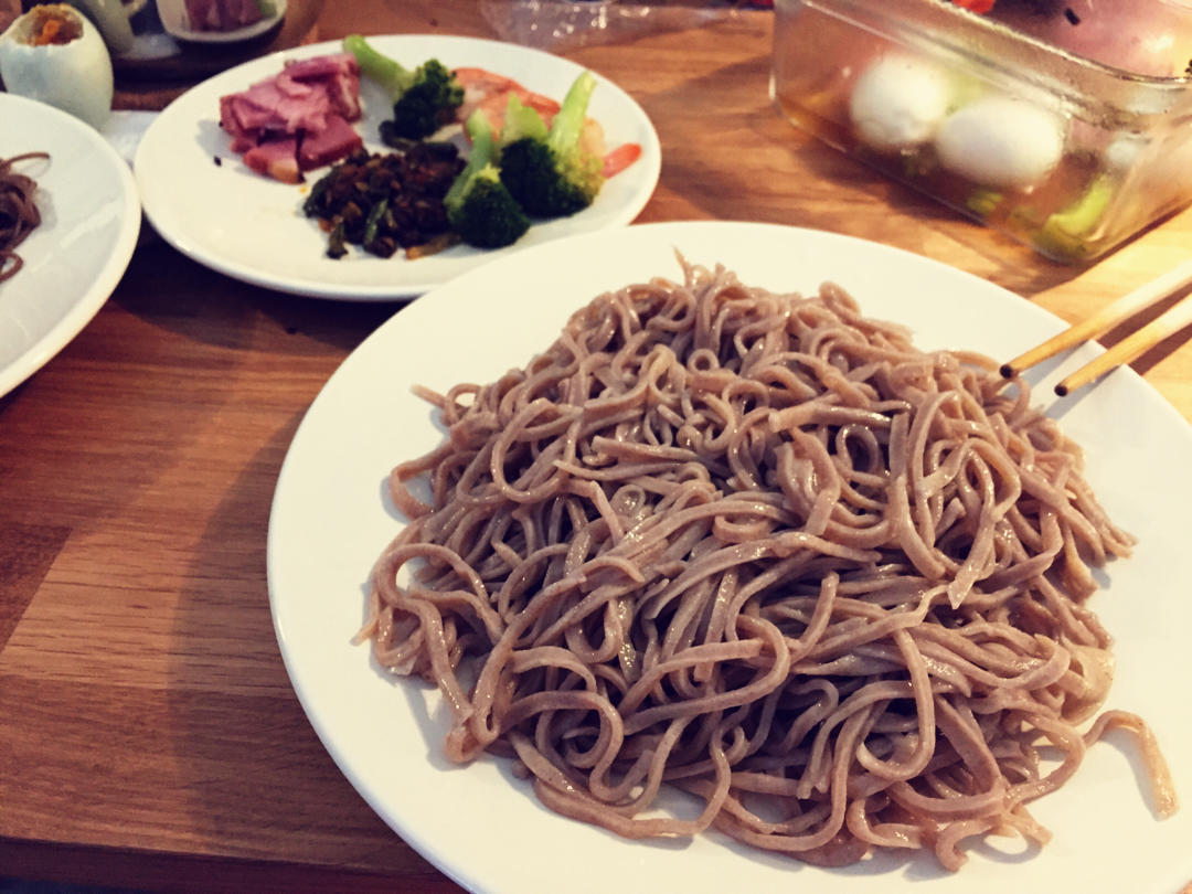 轻松自制黑麦面条