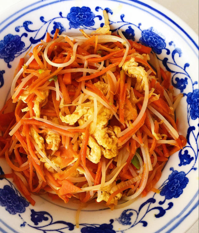 胡萝卜炒豆芽