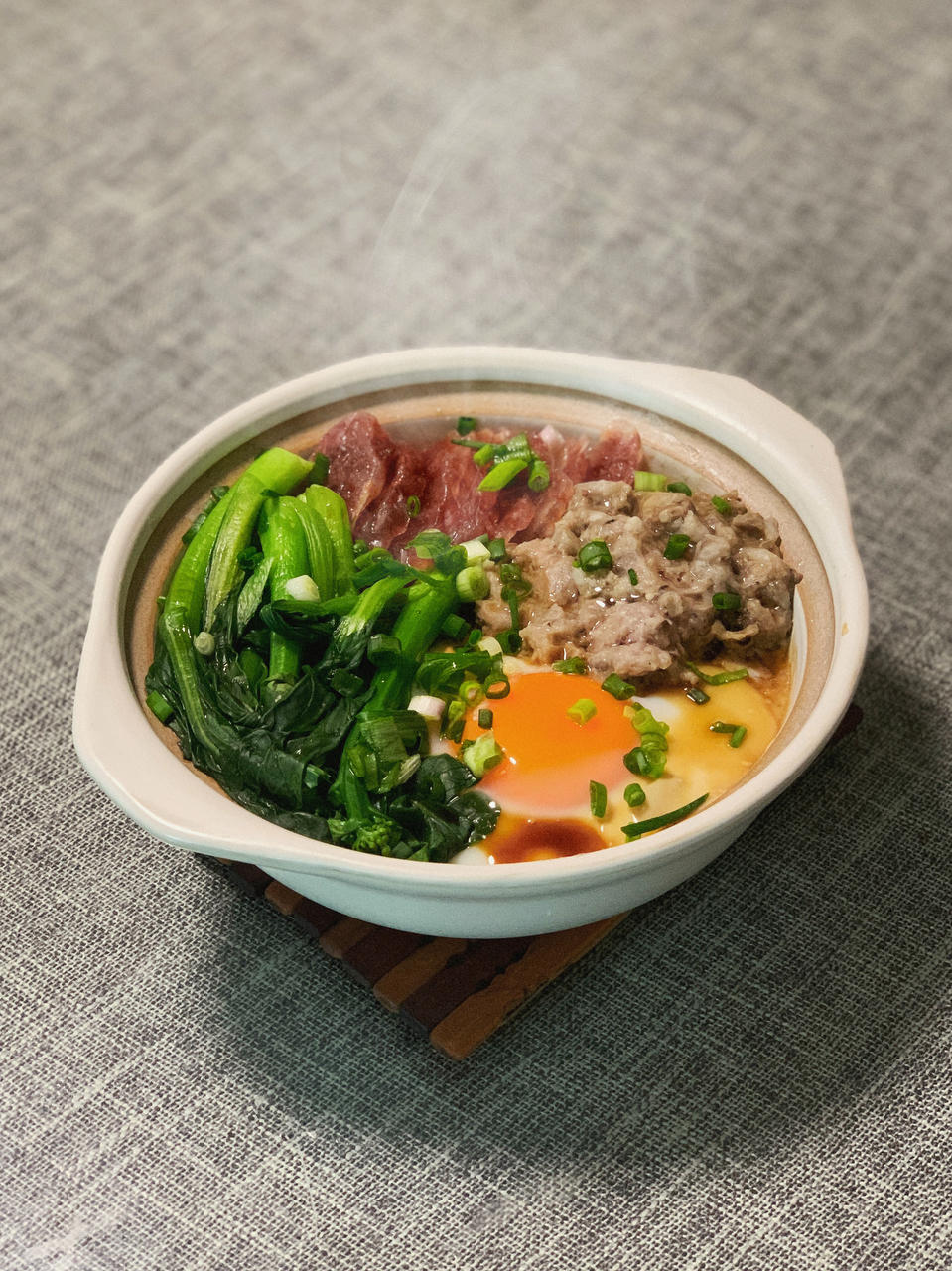 广式腊味煲仔饭
