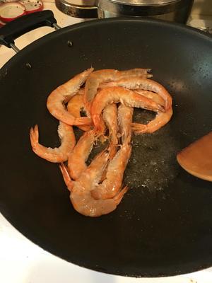 番茄油闷虾的做法 步骤6