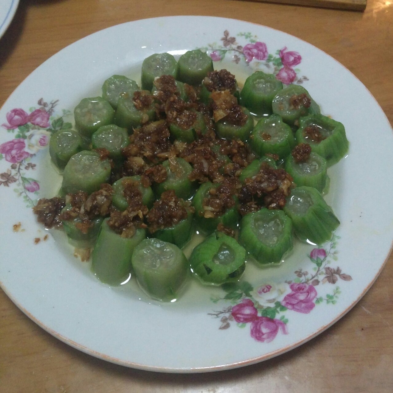 只需要五分钟就可以的美味蒜蓉蒸丝瓜