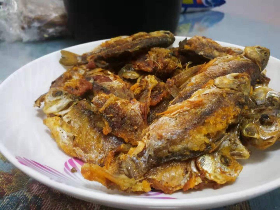 酥炸野生小鲫鱼