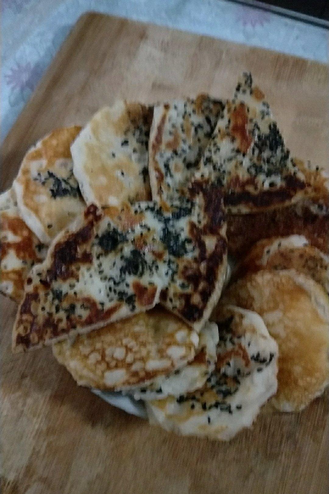 米粑！街边摊上经常有，饭店餐桌也能点的米粑；