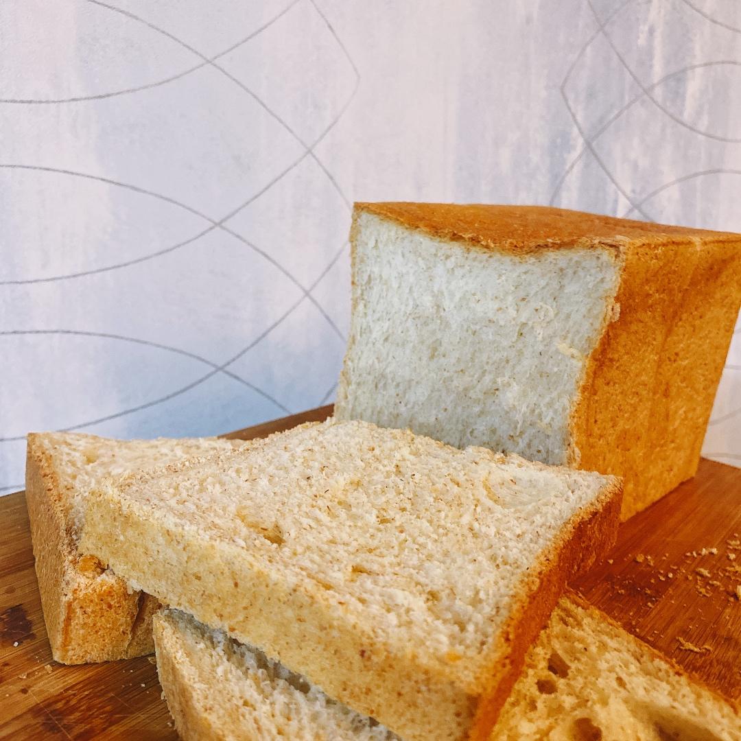 全麦黑芝麻核桃吐司