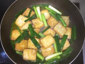 蒜苗炒豆腐的做法 步骤3
