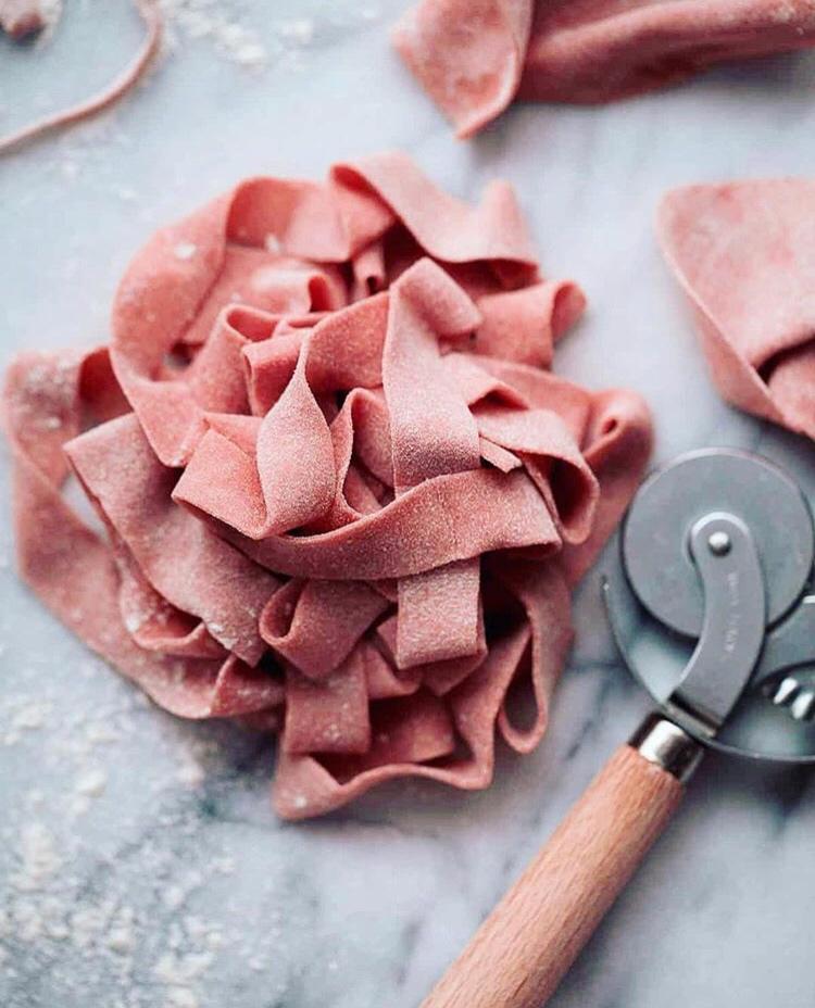 ins流行的枯玫瑰色面条的做法