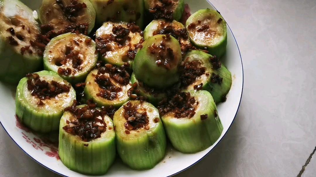 只需要五分钟就可以的美味蒜蓉蒸丝瓜