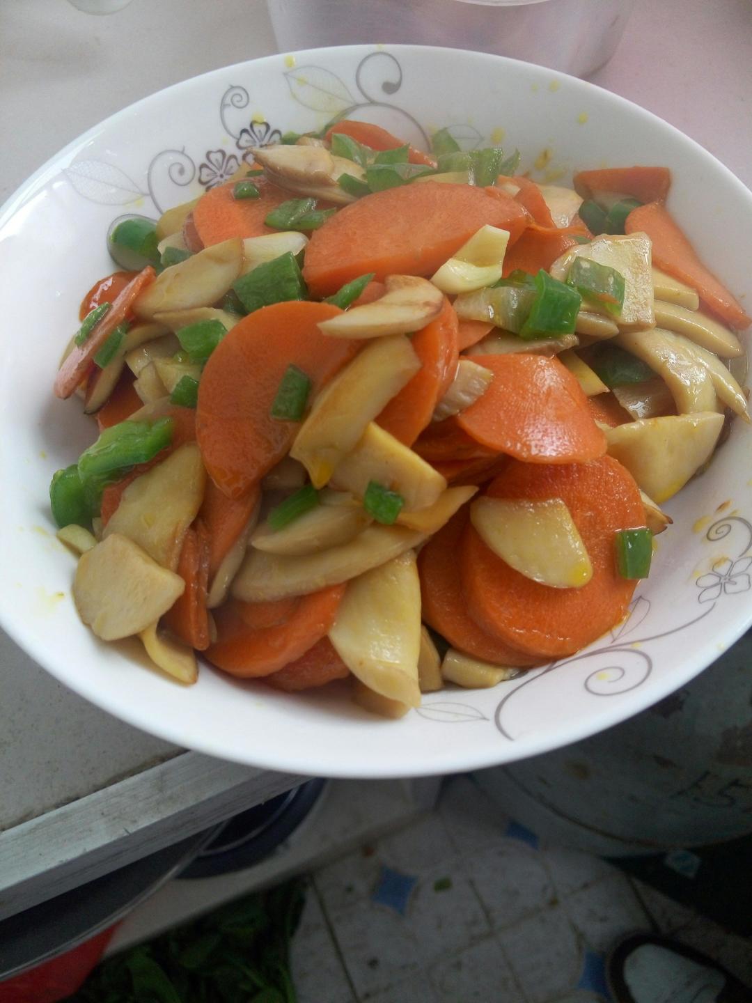 胡萝卜炒杏鲍菇的做法