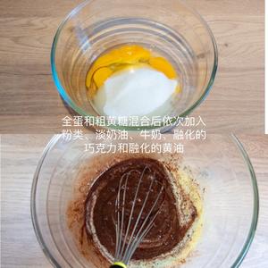 翻译食谱｜黑巧克力榛子磅蛋糕的做法 步骤1