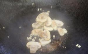 奶油培根蘑菇意面的做法 步骤6