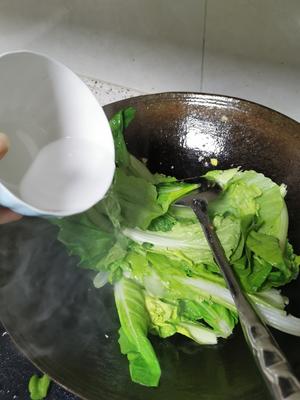 减脂必备，清炒小白菜的做法 步骤4
