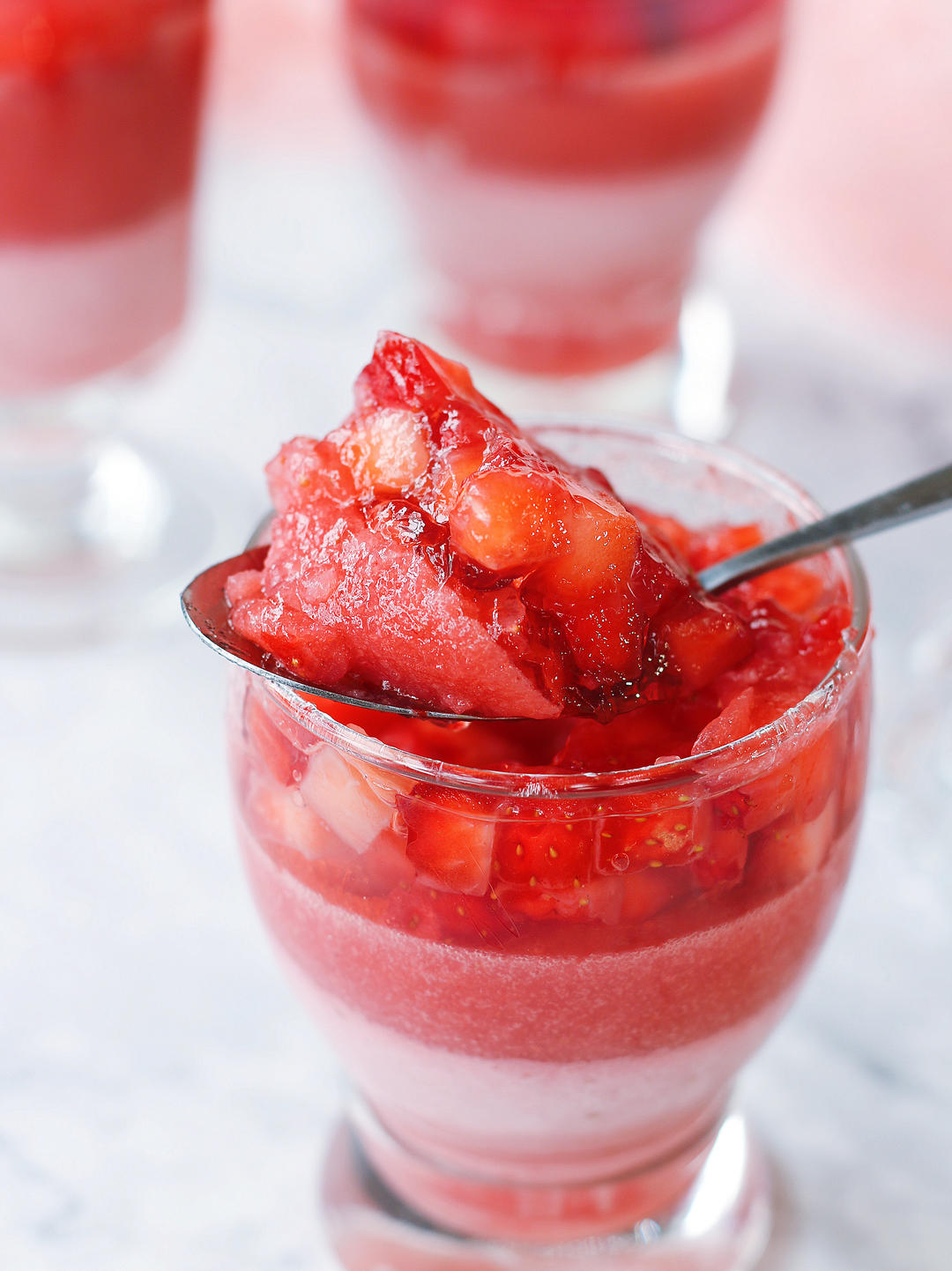 免烤草莓果冻布丁的做法