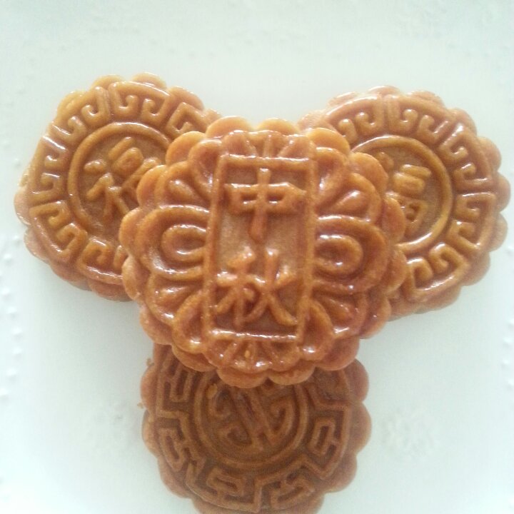 广式月饼—蛋黄莲蓉月饼