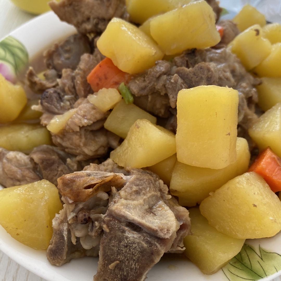 土豆炖排骨