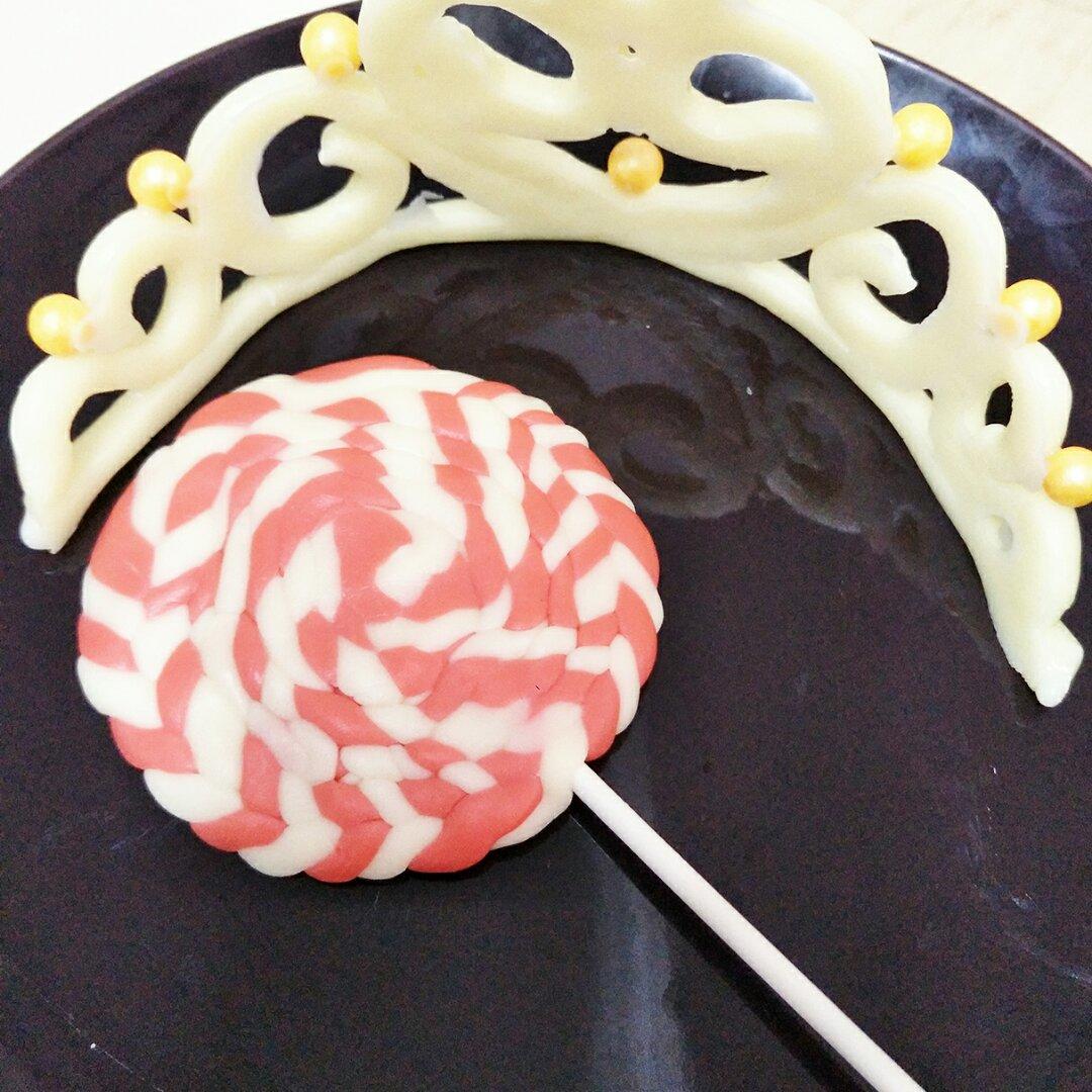 巧克力玫瑰装饰蛋糕