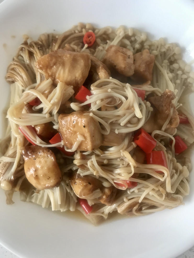 黑椒金针菇焖鸡