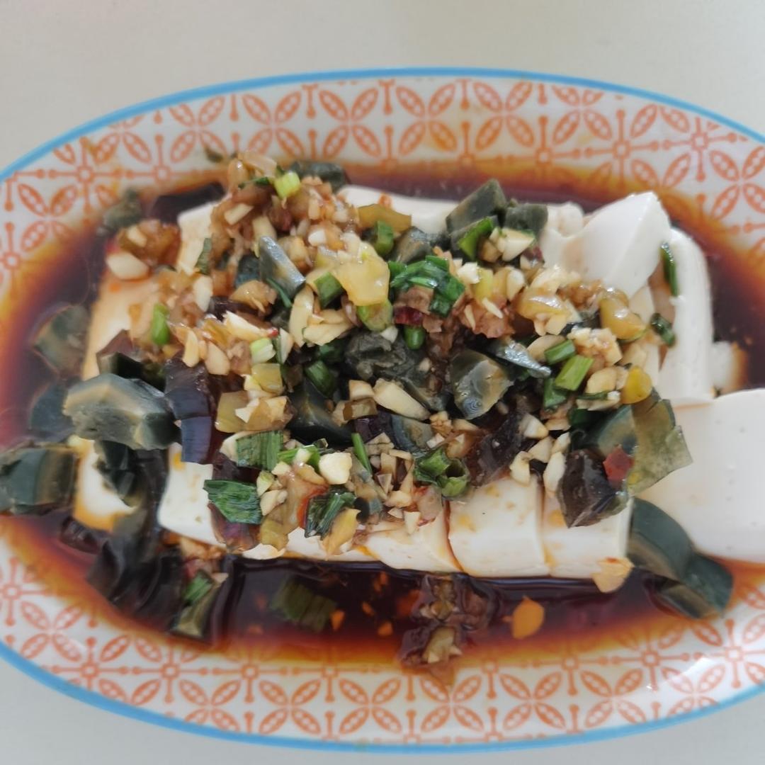 皮蛋拌豆腐