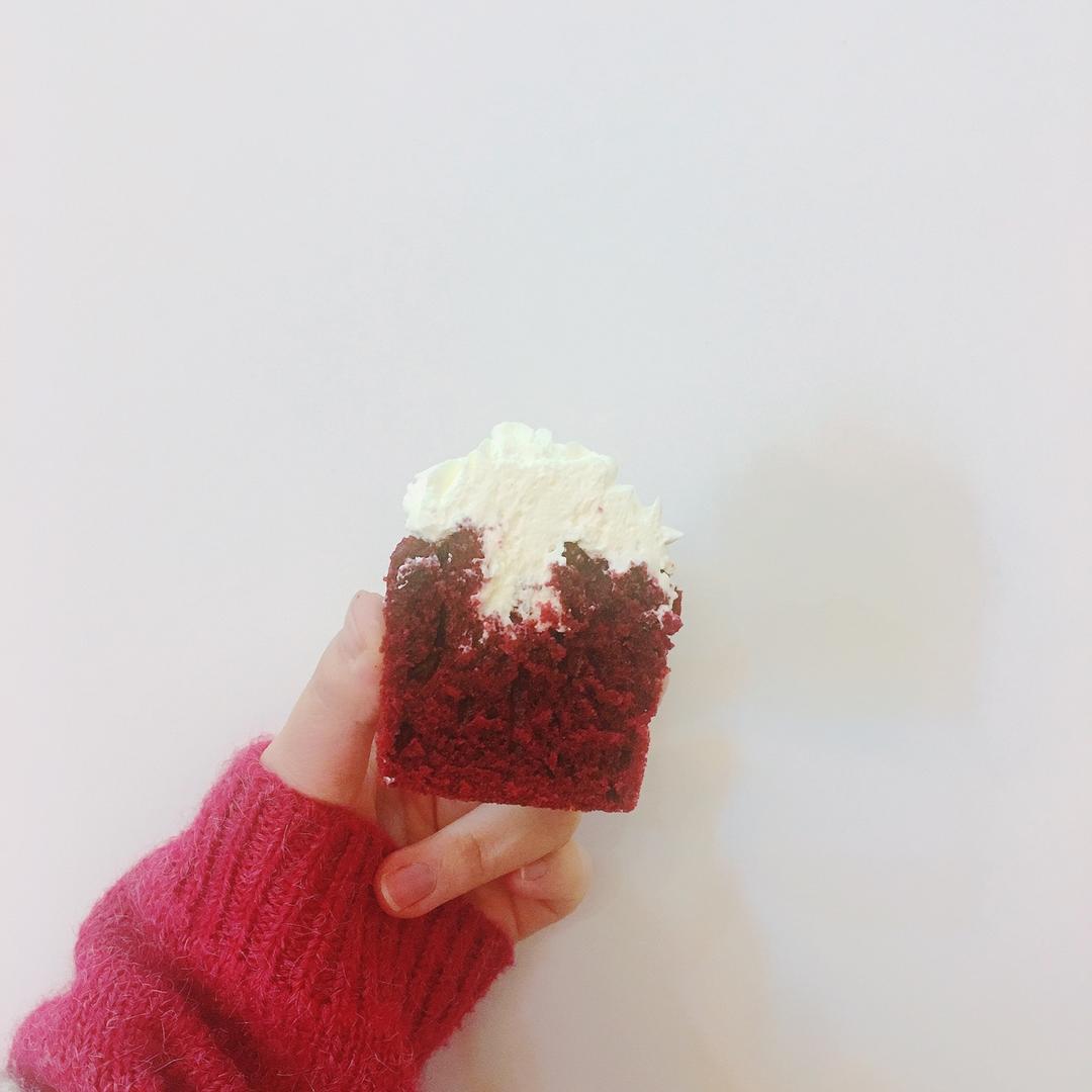 正宗红丝绒cupcake—马斯卡彭奶油霜