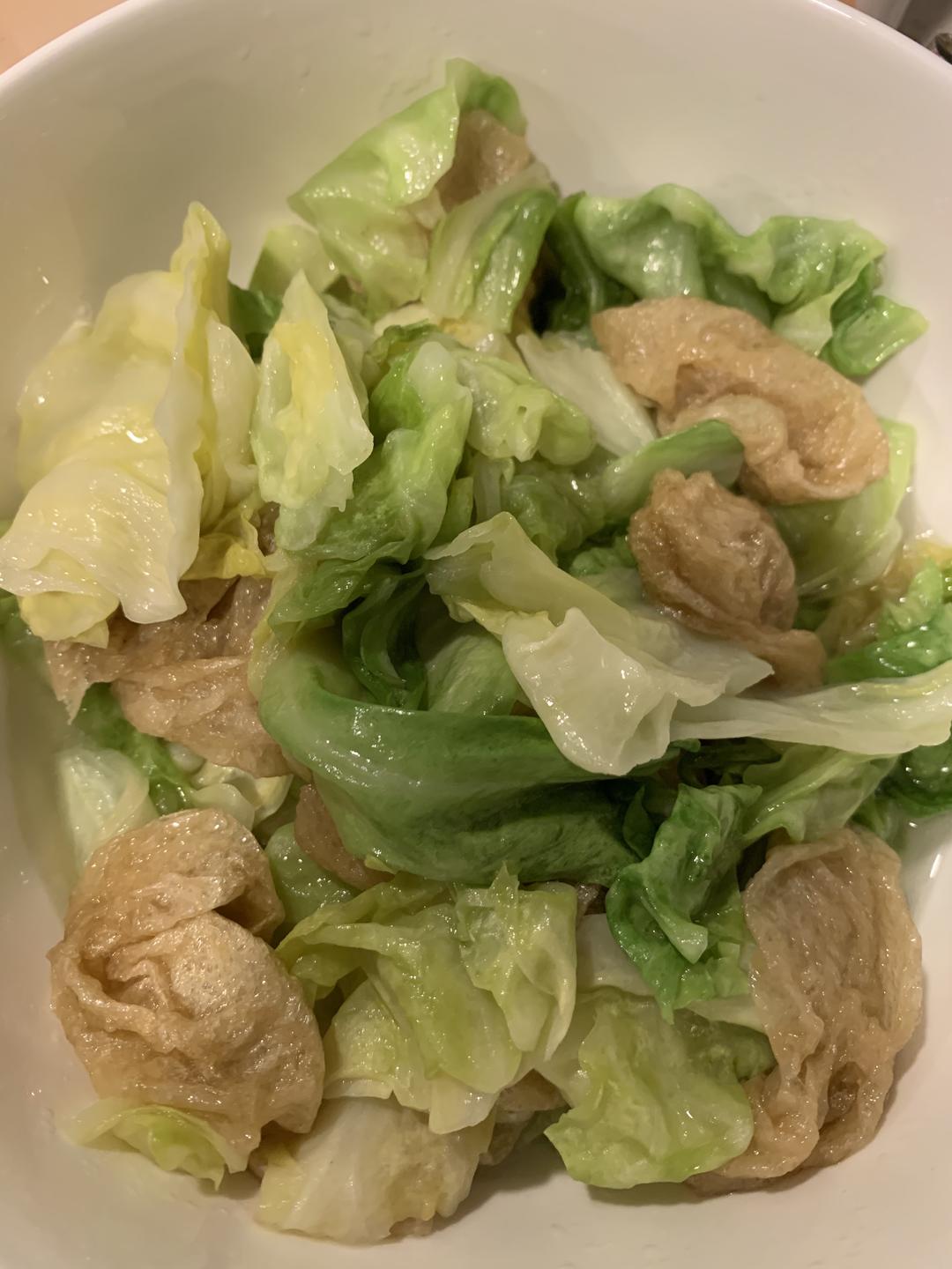 懒人超简单好吃卷心菜炒面筋的做法