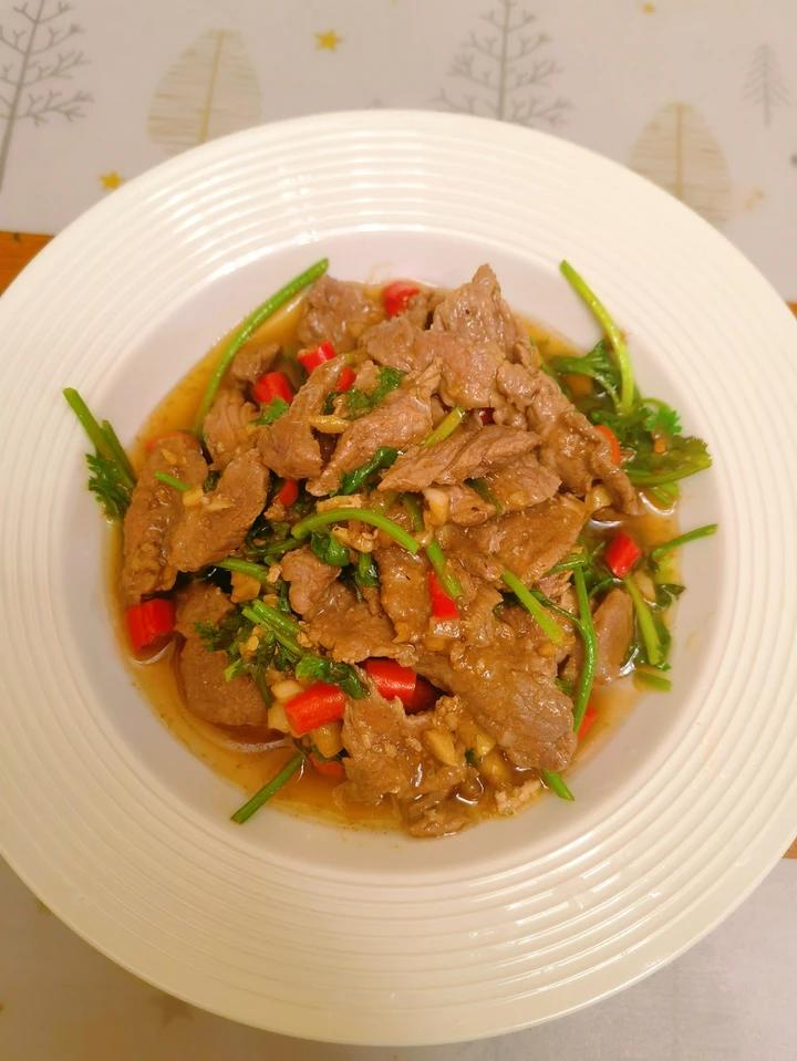 小炒黄牛肉，肉嫩味香！太好吃了简直是米饭杀手！