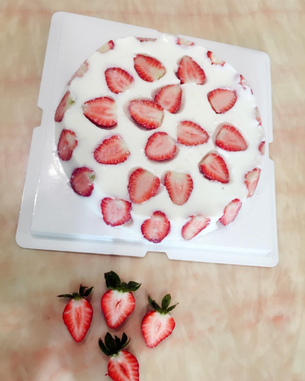 草莓酸奶慕斯蛋糕