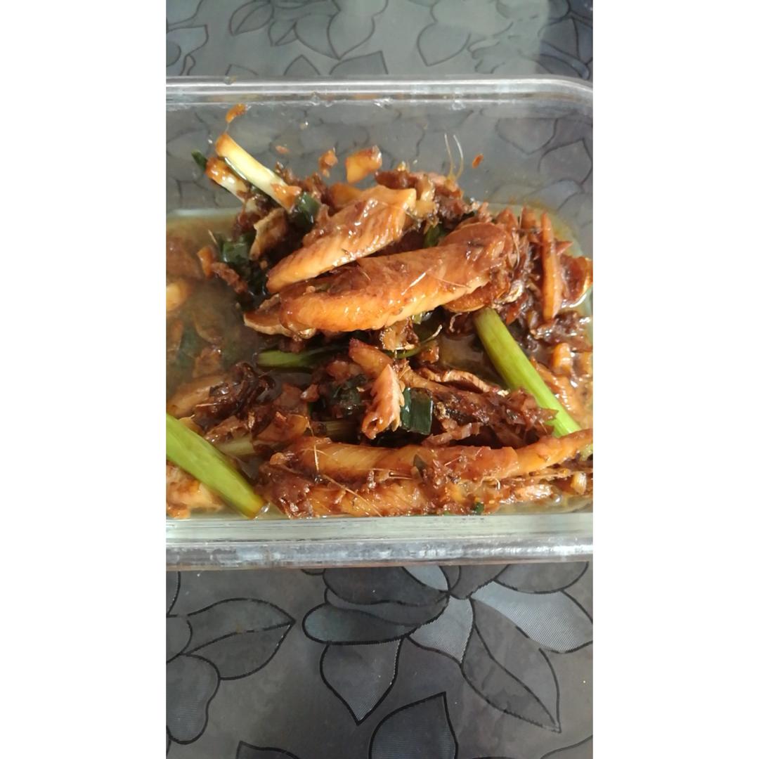 红烧黄鱼—鱼皮不破的小窍门