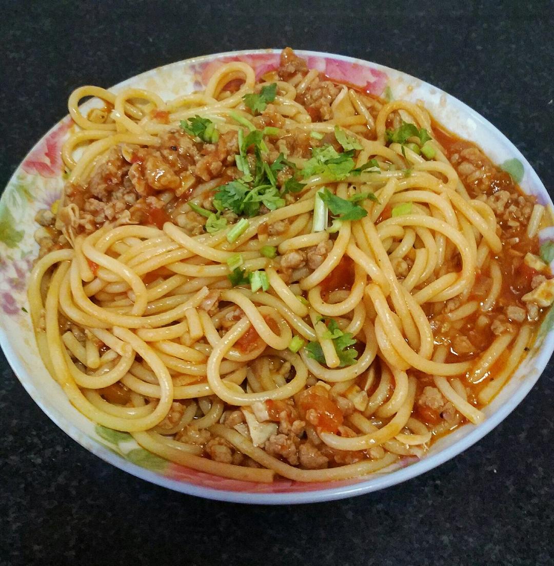 蕃茄蘑菇肉酱意大利面