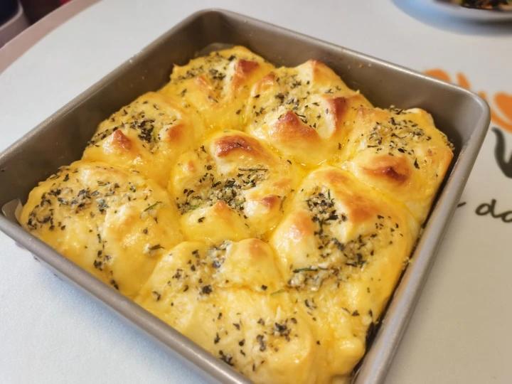 不用揉面！蓬松蒜香小餐包